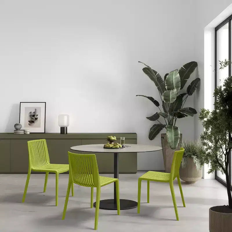 Chaises de salle à manger empilables modernes en résine plastique pour l'extérieur/l'intérieur (lot de 2)