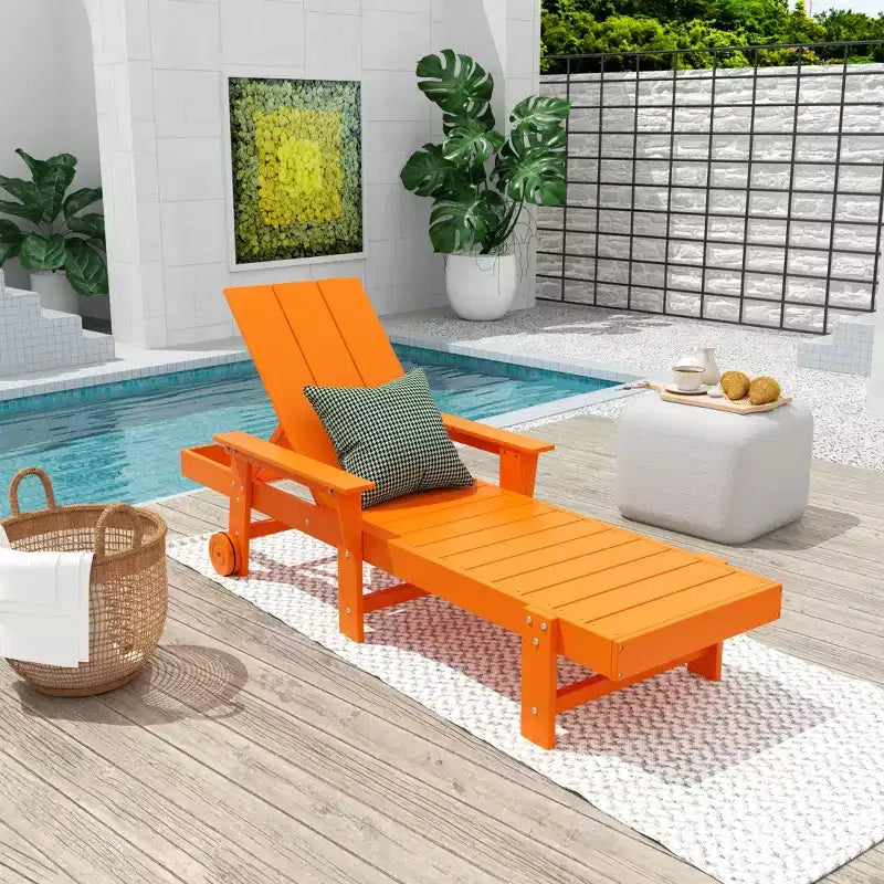 Chaise longue inclinable moderne avec accoudoirs et roulettes